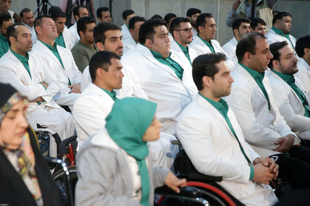 Leader meets Iranian medalist of 2018 Asian Para Games