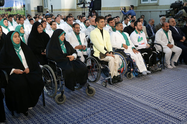 Leader meets Iranian medalist of 2018 Asian Para Games