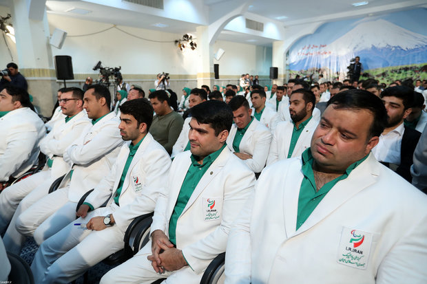 Leader meets Iranian medalist of 2018 Asian Para Games