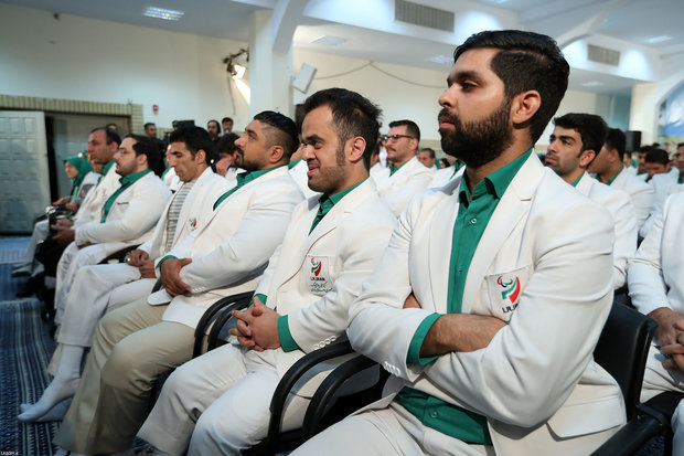 Leader meets Iranian medalist of 2018 Asian Para Games