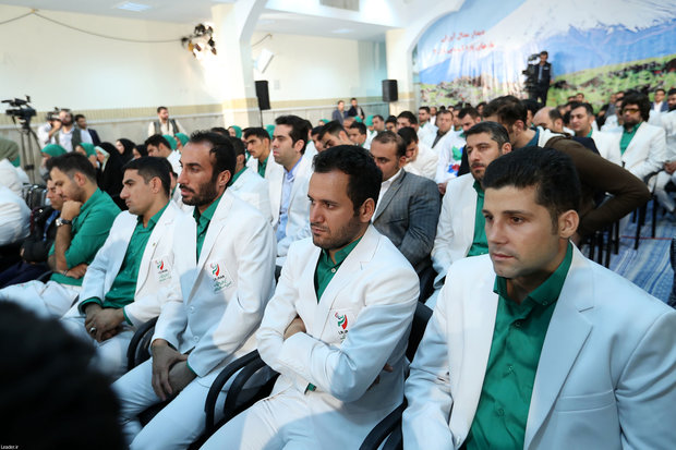 Leader meets Iranian medalist of 2018 Asian Para Games