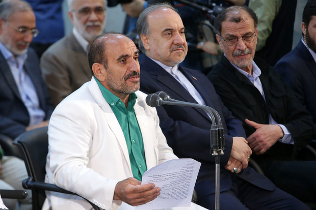Leader meets Iranian medalist of 2018 Asian Para Games