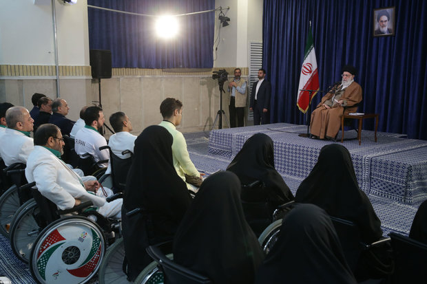 Leader meets Iranian medalist of 2018 Asian Para Games