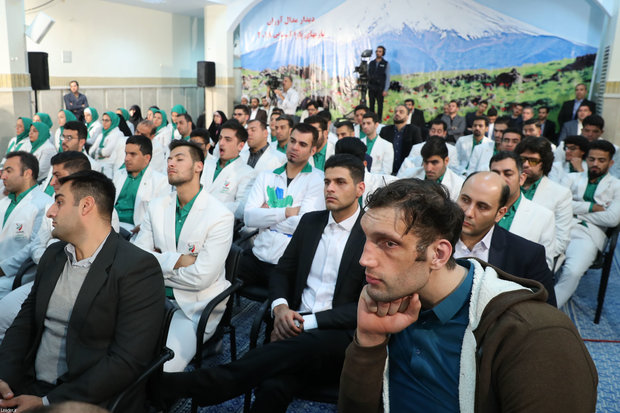 Leader meets Iranian medalist of 2018 Asian Para Games