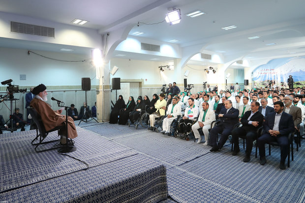 Leader meets Iranian medalist of 2018 Asian Para Games