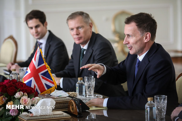 لقاء ظريف بنظيره البريطاني في مبنى وزارة الخارجية 