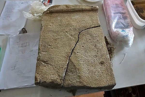İran'da 1500 yıllık Pasargad yazıtı bulundu