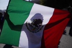 المكسيك تنفي طلب واشنطن منح اللجوء لمادورو