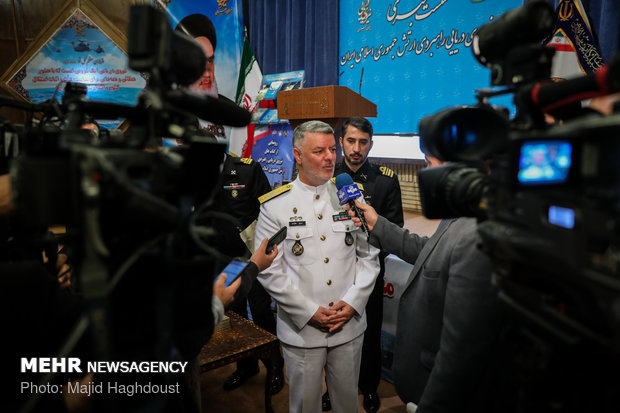المؤتمر الصحفي لقائد القوة البحرية في الجيش الايراني