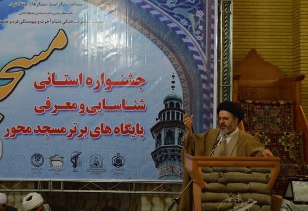 مسجد پایگاه اسلام است/ مساجد محل سیاست ورزی هستند