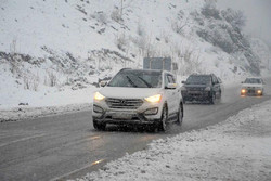 بارش برف در محورهای مواصلاتی استان قزوین آغاز شد