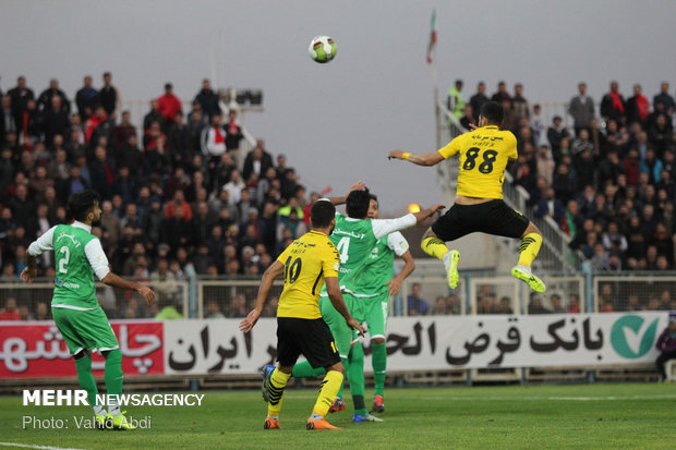 توقف سپاهان مقابل استقلال خوزستان در نیمه نخست