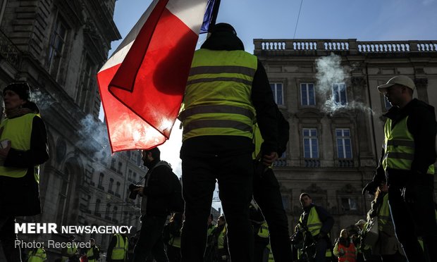 اعتراضات پاریس با چاشنی خشونت