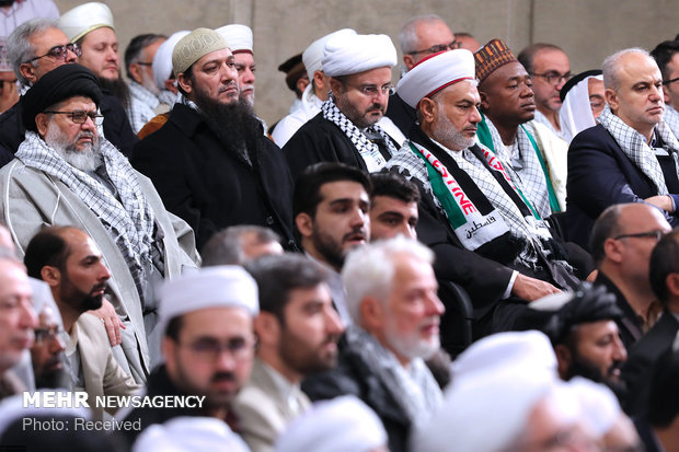 Meeting of govt. officials, participants in Islamic Unity Conf. met with Iran's Leader