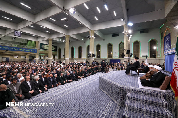 Meeting of govt. officials, participants in Islamic Unity Conf. met with Iran's Leader