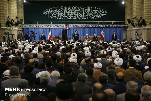 Meeting of govt. officials, participants in Islamic Unity Conf. met with Iran's Leader