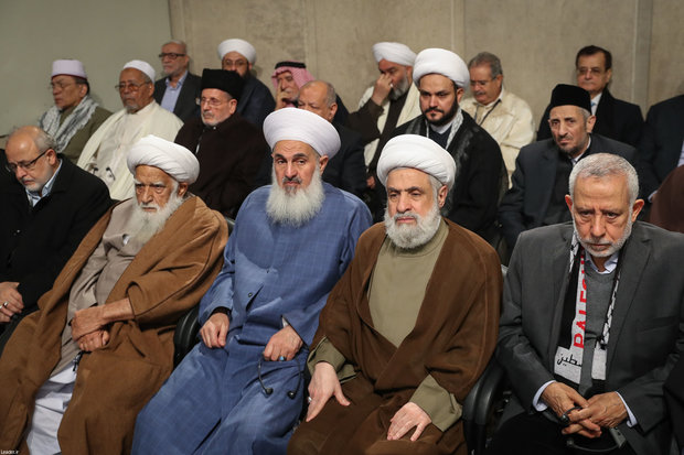 Participants of Islamic unity conference meet Ayatollah Khamenei
