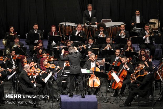 Tehran Symphony Orchestra performs in Tabriz