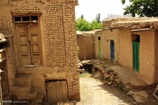 ۵۸۹روستای استان خالی از سکنه و متروکه هستند