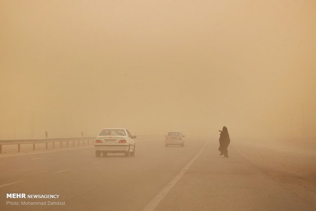 طوفان کرمان را فرا می گیرد/ خیزش گرد و غبار در شرق استان