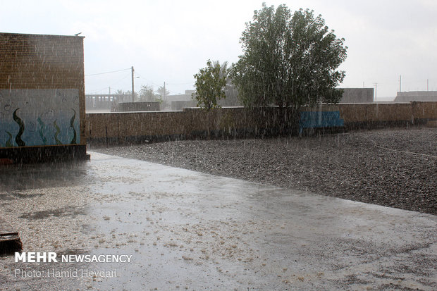 بارش باران و طغیان رودخانه ها در هشتبندی