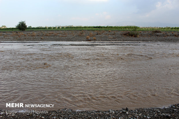 بارش باران و طغیان رودخانه ها در هشتبندی