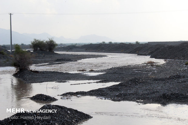 بارش باران و طغیان رودخانه ها در هشتبندی