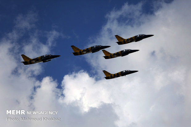 9th Iran Airshow: aerobatics display over Kish Island
