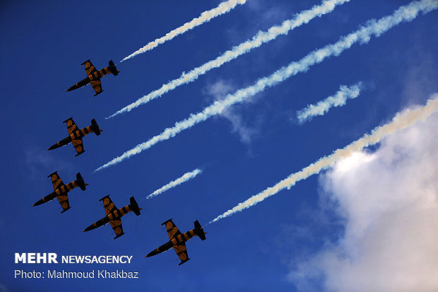 9th Iran Airshow: aerobatics display over Kish Island
