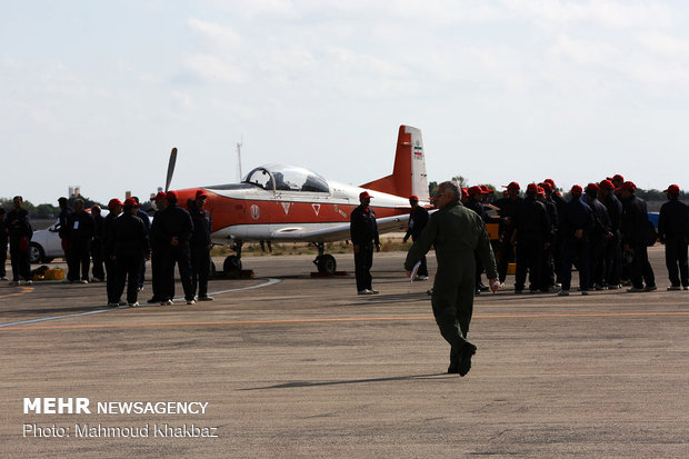 9th Iran Airshow: aerobatics display over Kish Island
