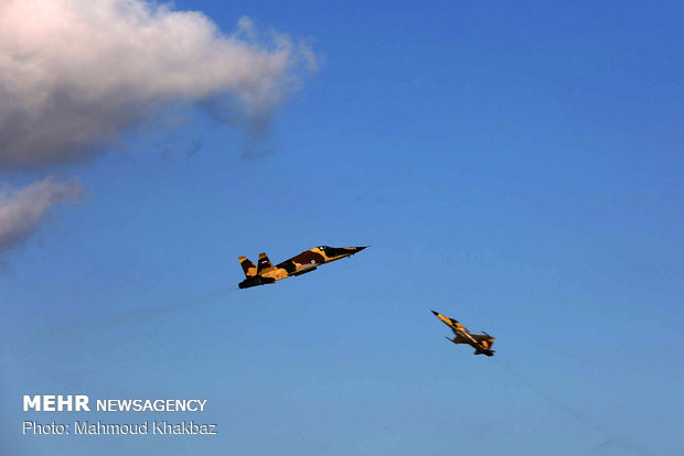9th Iran Airshow: aerobatics display over Kish Island
