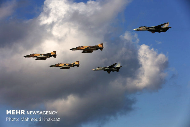 9th Iran Airshow: aerobatics display over Kish Island
