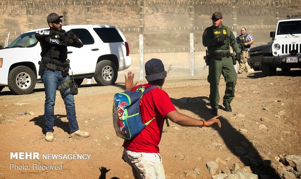 کودک ۷ ساله مهاجر در بازداشت مرزبانان آمریکائی جان باخت