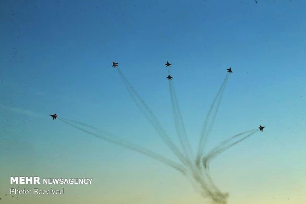 Fighter jets display aerobatics on 2nd day of Iran Airshow