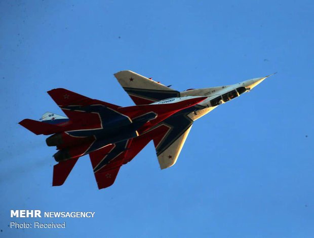 Fighter jets display aerobatics on 2nd day of Iran Airshow