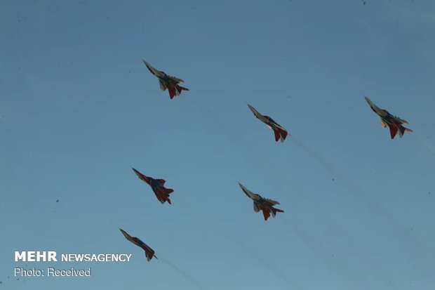 Fighter jets display aerobatics on 2nd day of Iran Airshow