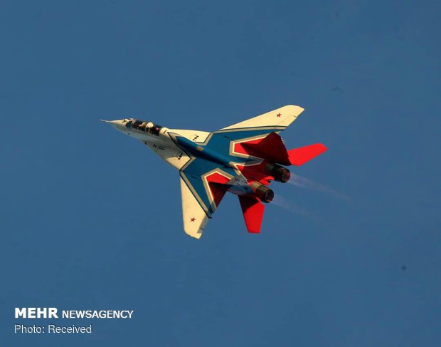 Fighter jets display aerobatics on 2nd day of Iran Airshow