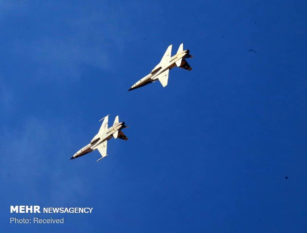 Fighter jets display aerobatics on 2nd day of Iran Airshow