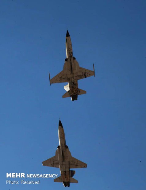 Fighter jets display aerobatics on 2nd day of Iran Airshow