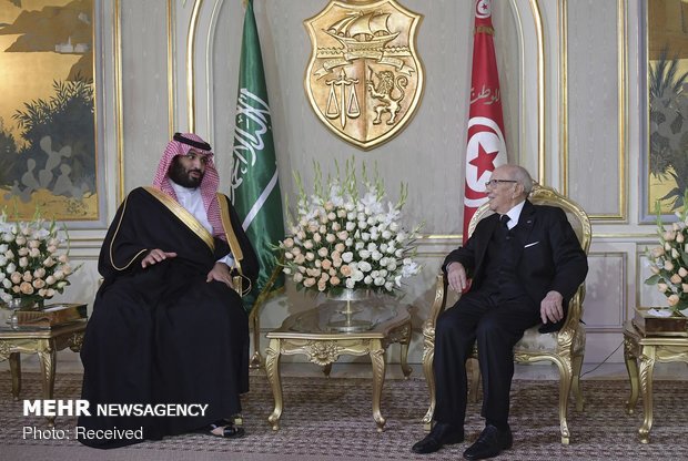 استقبال تونسی ها از بن سلمان با اره‎