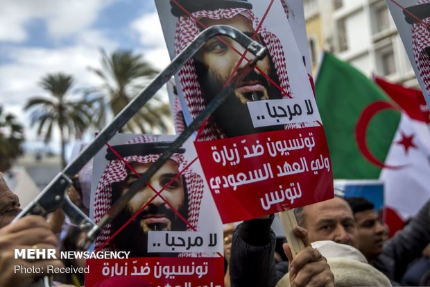 استقبال تونسی ها از بن سلمان با اره‎