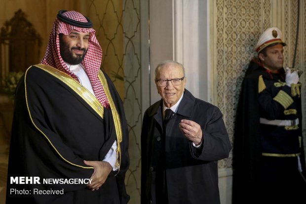 استقبال تونسی ها از بن سلمان با اره‎