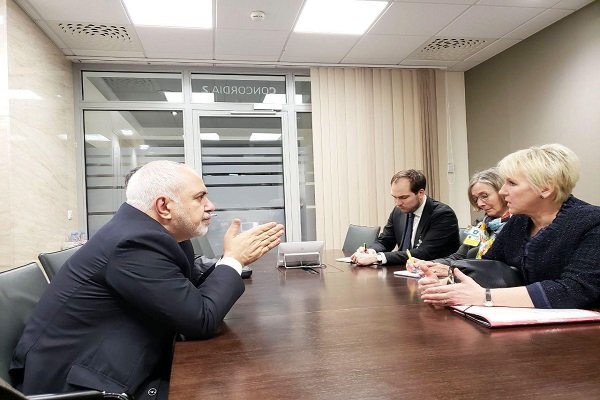 Zarif discuss regional issues with Swedish counterpart