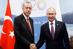 أردوغان يلتقي بوتين على هامش سوتشي وتأكيد على ضرورة تشكيل اللجنة الدستورية