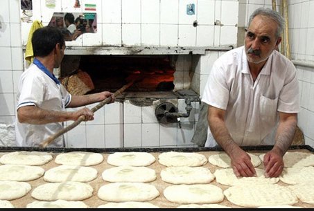 فروش نان خارج از شبکه توزیع توسط برخی نانوایان در زنجان