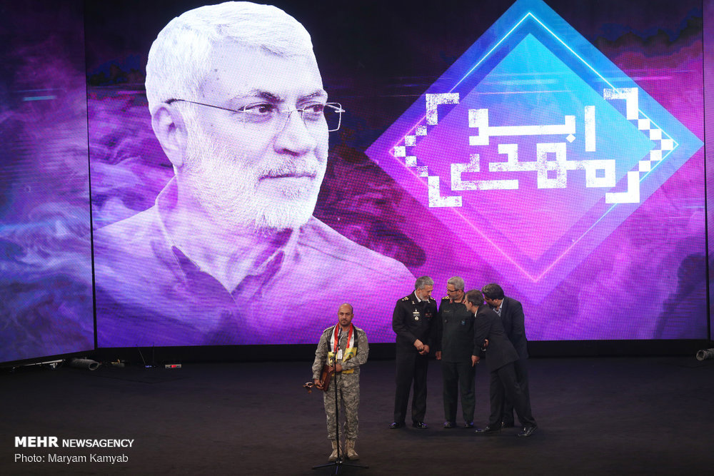 A Hashd al-Shaabi member Seyyed Abbas Musavi accepts the award for the Resistance Figure of the Year on behalf of his commander Abu Mahdi al-Muhandis. (Mehr/Maryam Kamyab)