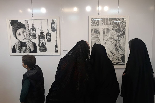 نمایشگاه گروهی نقاشی «طراحی و سیاه قلم» در قزوین برپا شد