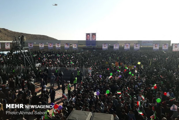 روحاني خلال جولته التفقدية في سمنان