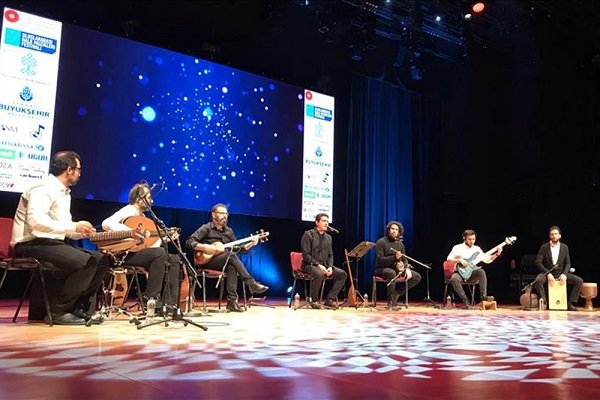 Homayoun Shajarian performs for first time in Istanbul
