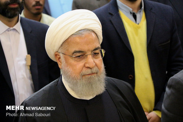 الرئيس روحاني يؤكد عدم قدرة أمريكا على عزل إيران عن العالم